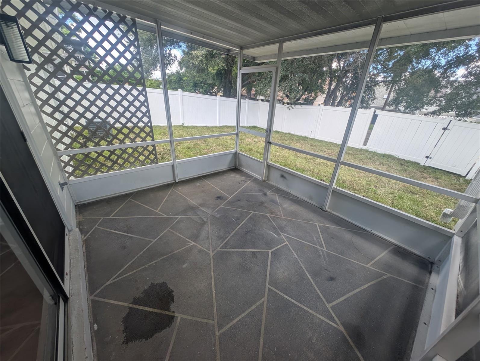 9305 Daney St Property Photo 7