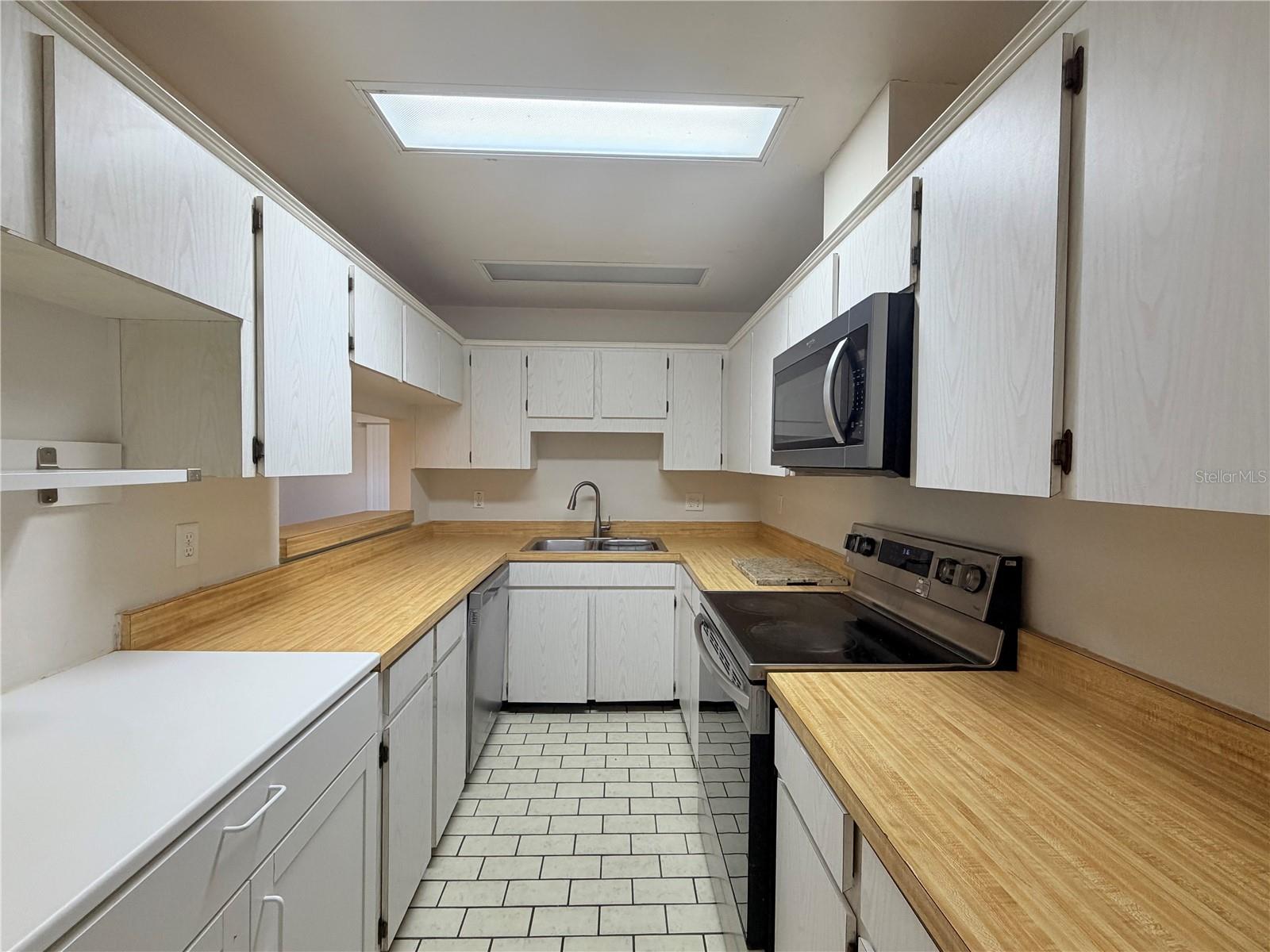 2275 Island Run Property Photo 7