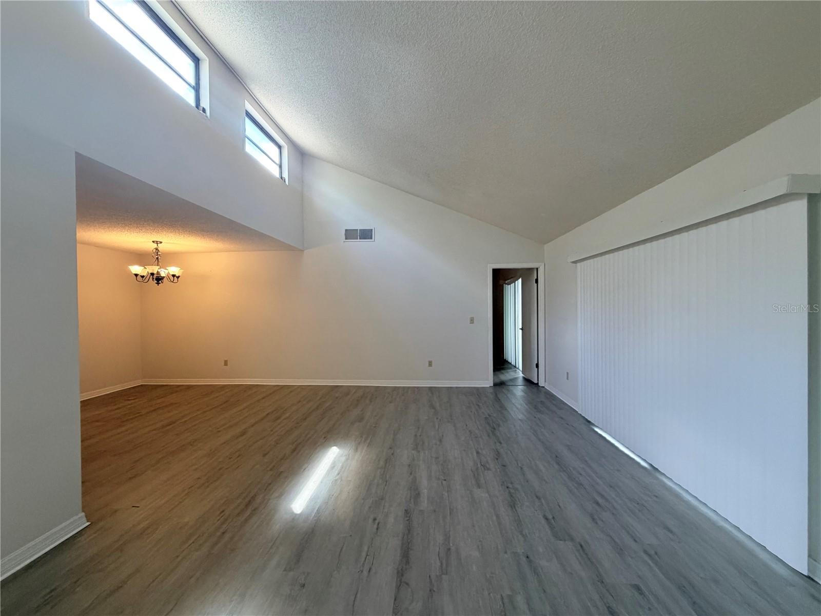 2275 Island Run Property Photo 11