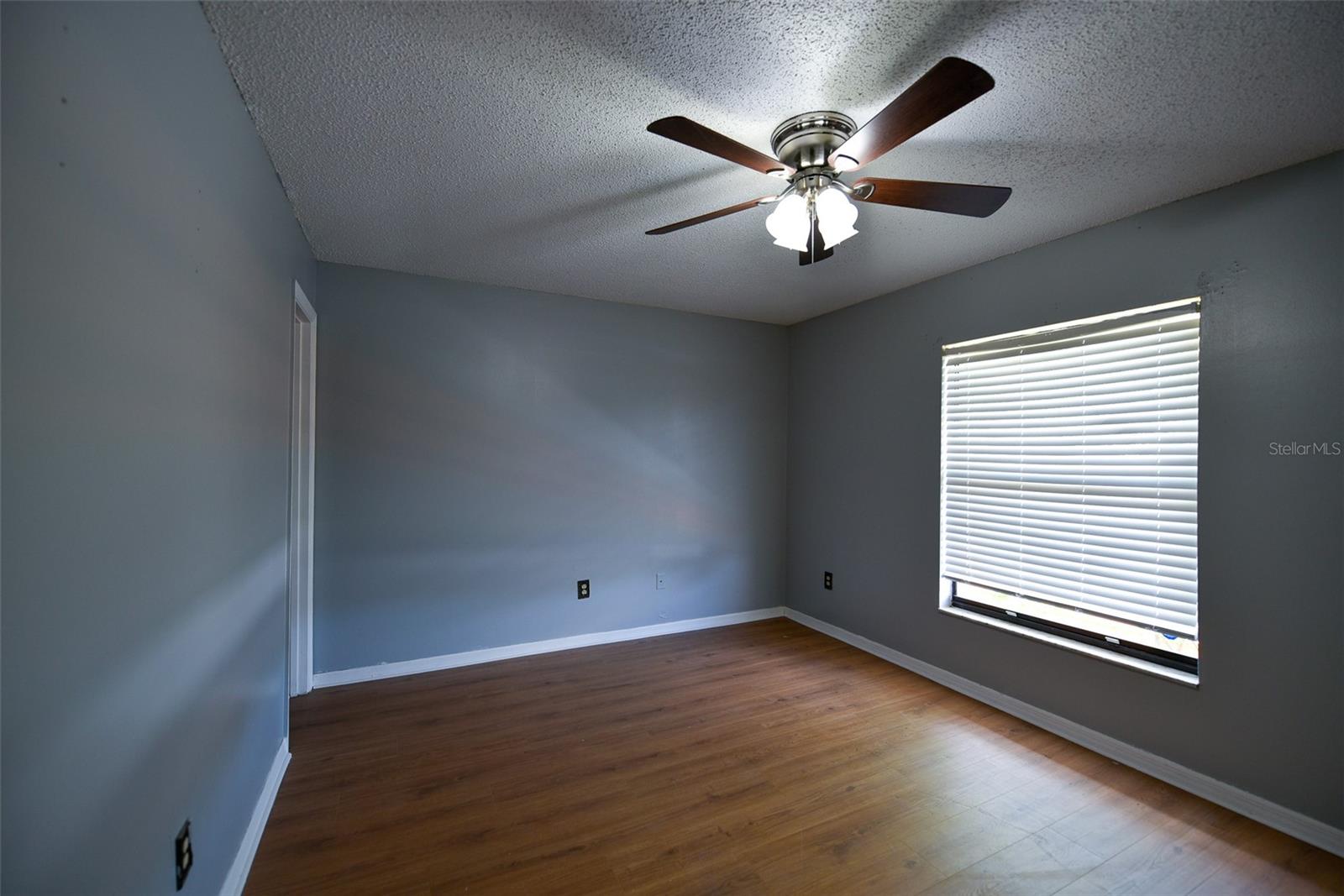 1621 Sandy Point Sq #61 Property Photo 2