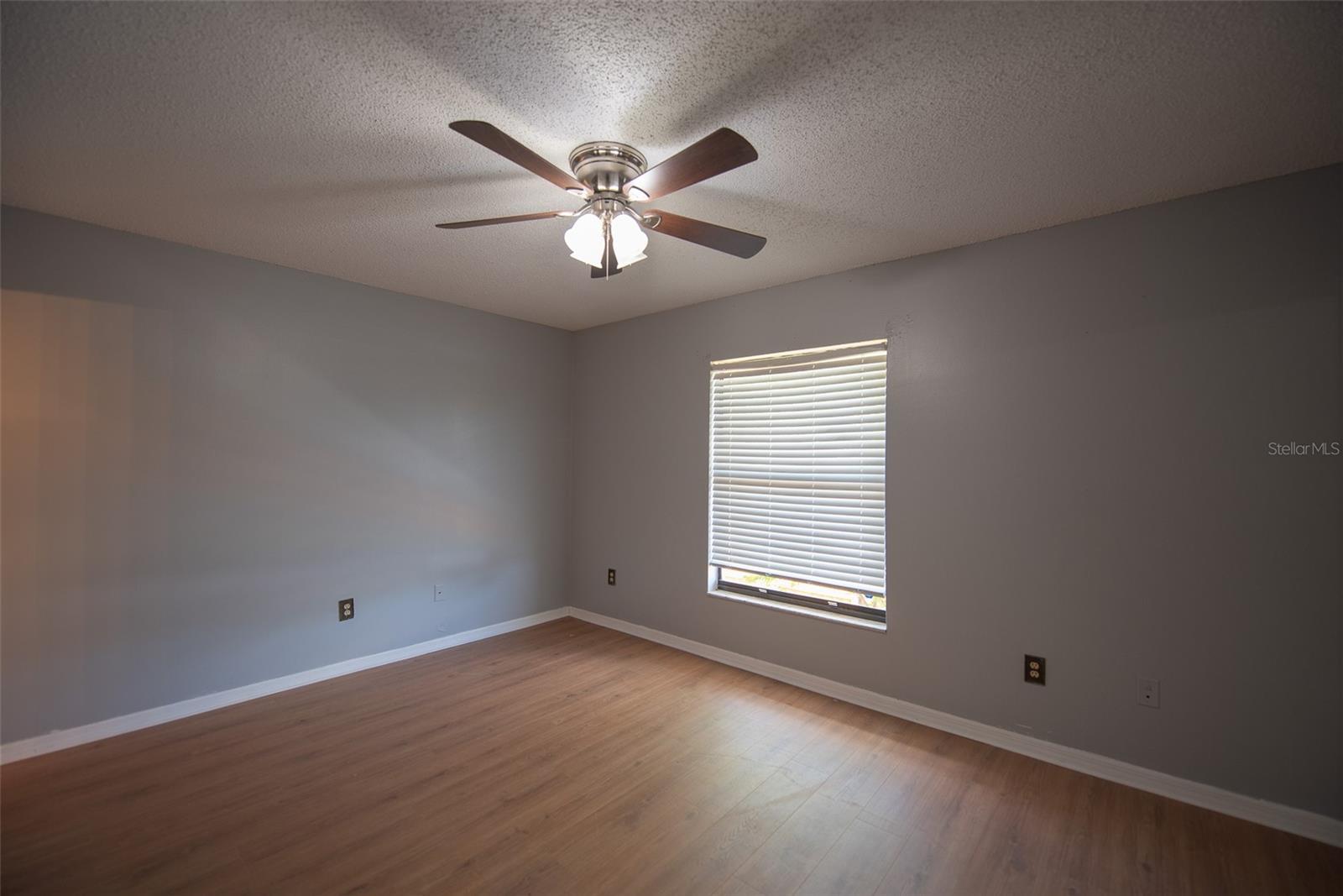 1621 Sandy Point Sq #61 Property Photo 3