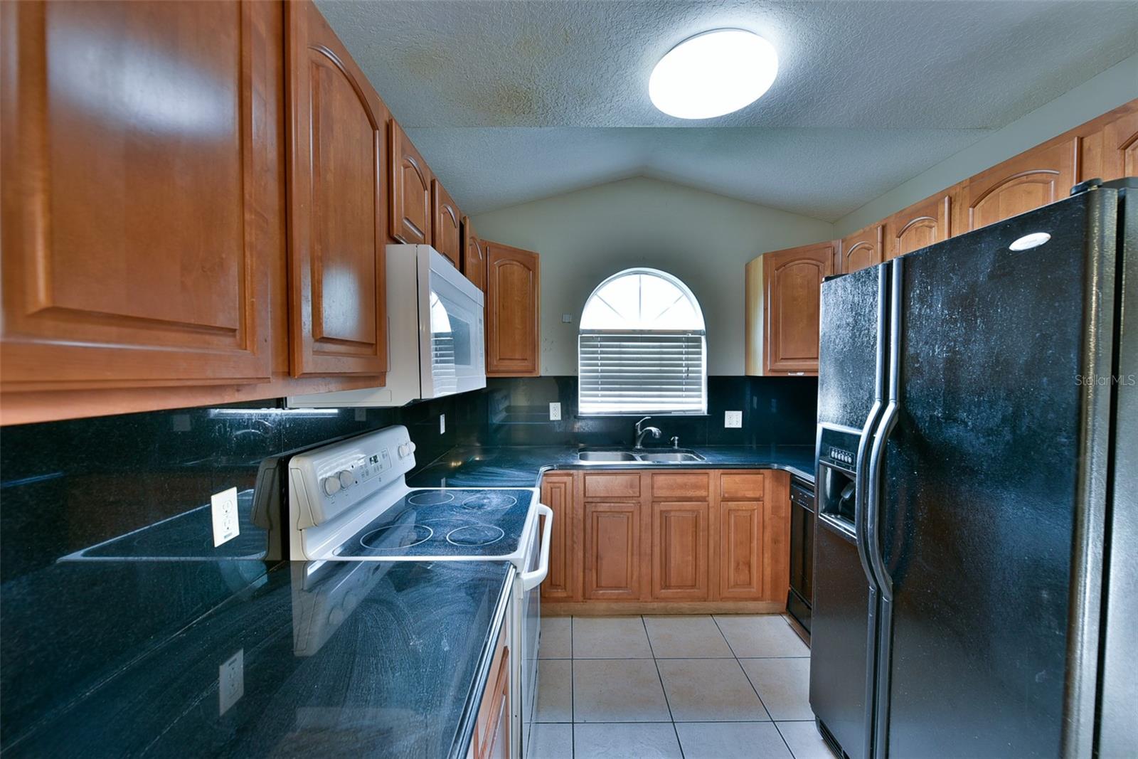 6705 Magnolia Pointe Cir Property Photo 2