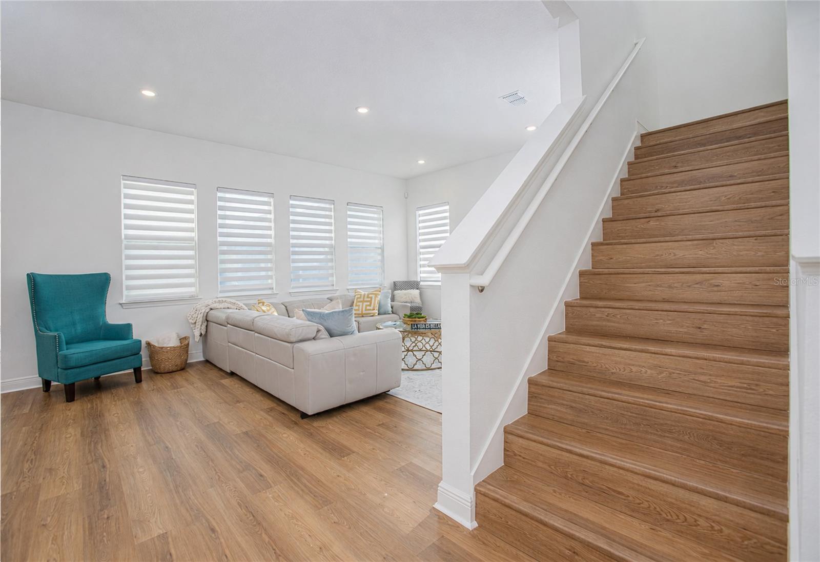 10133 Peebles St Property Photo 11