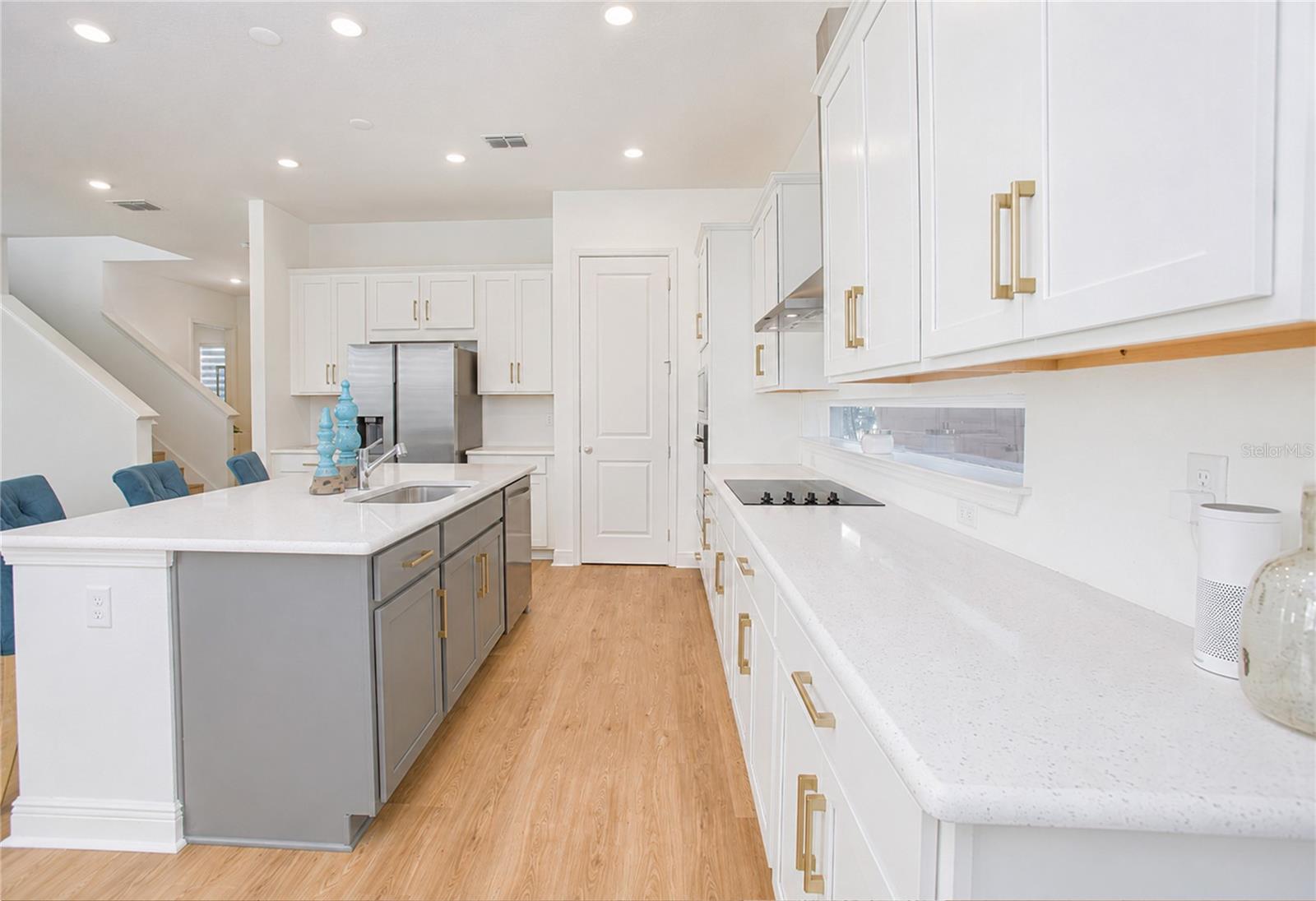10133 Peebles St Property Photo 15