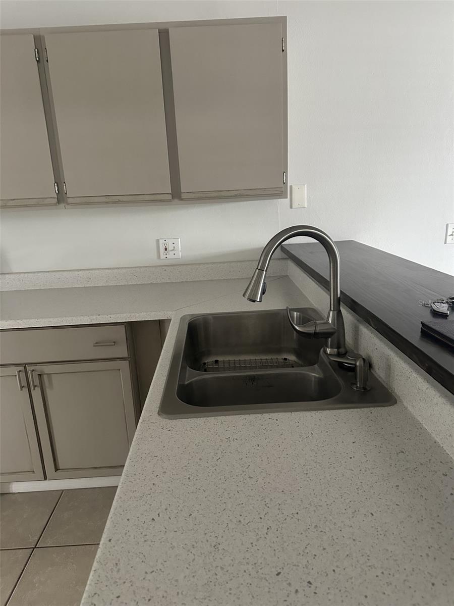 3651 N Goldenrod Rd #c109 Property Photo 8