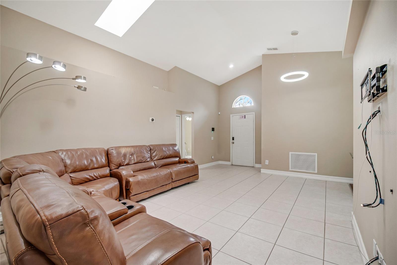 1255 Acorn Cir Property Photo 6