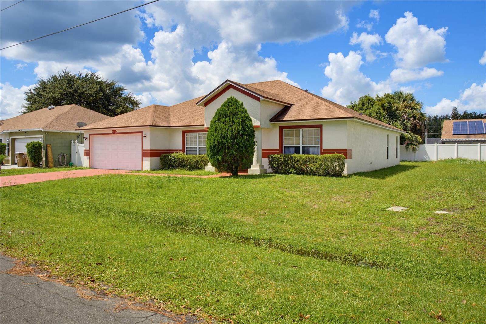 672 Basingstoke Ct Property Photo 2