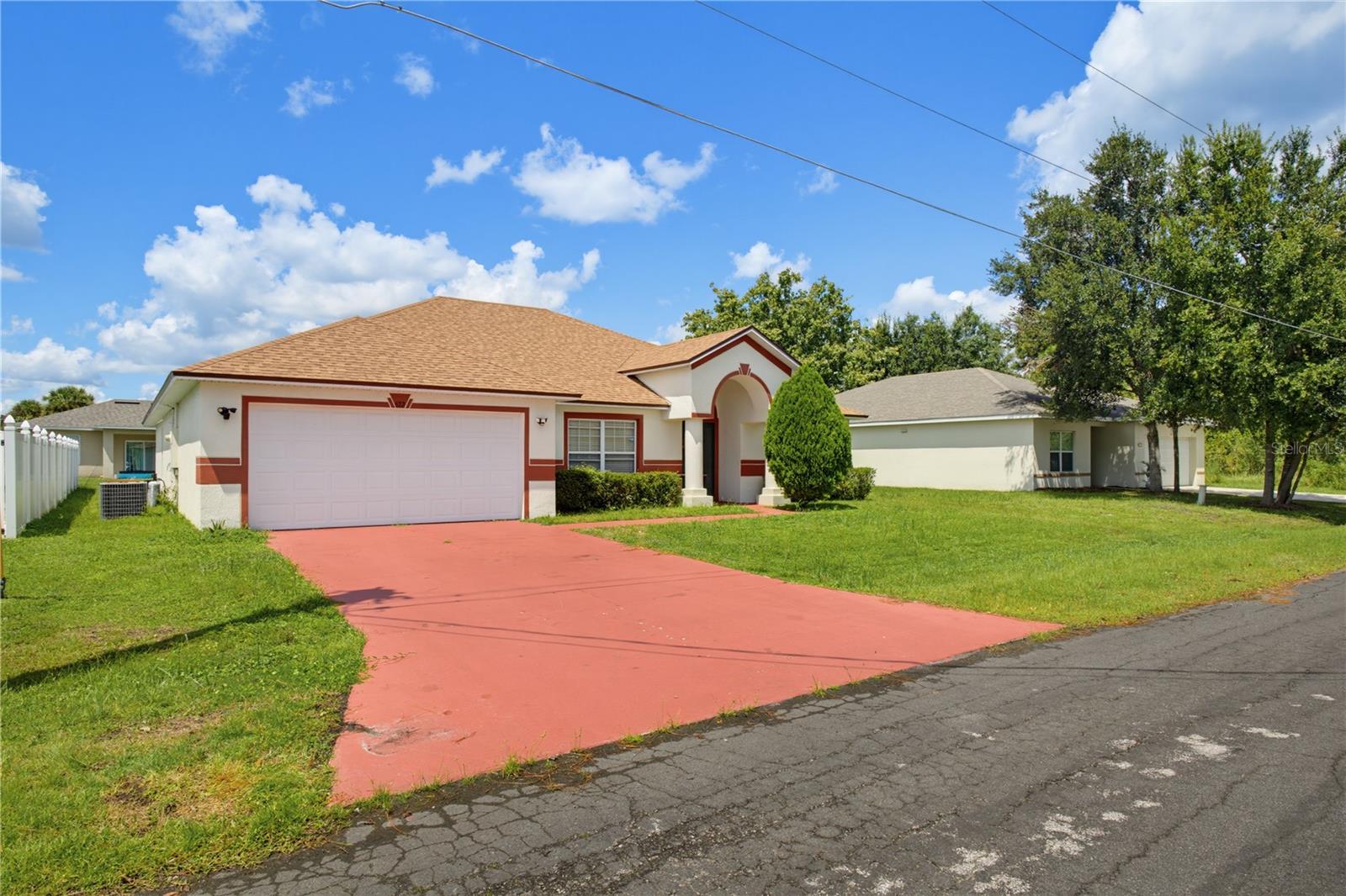 672 Basingstoke Ct Property Photo 4