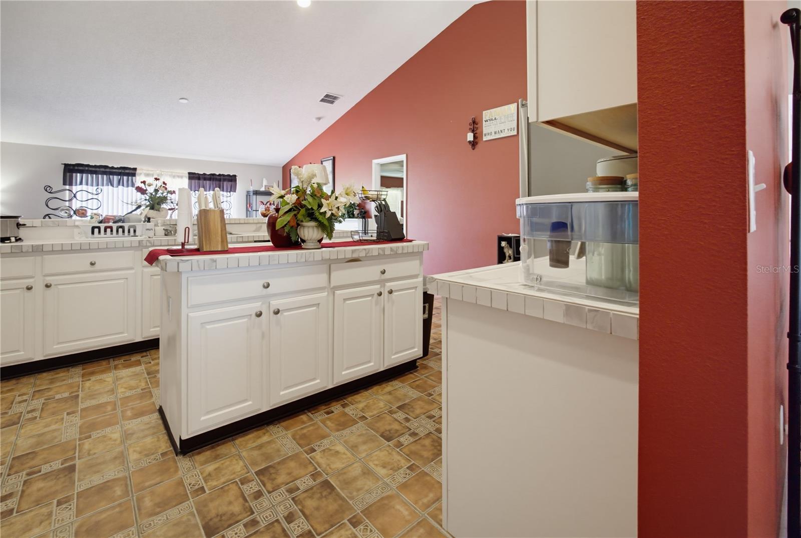 672 Basingstoke Ct Property Photo 9