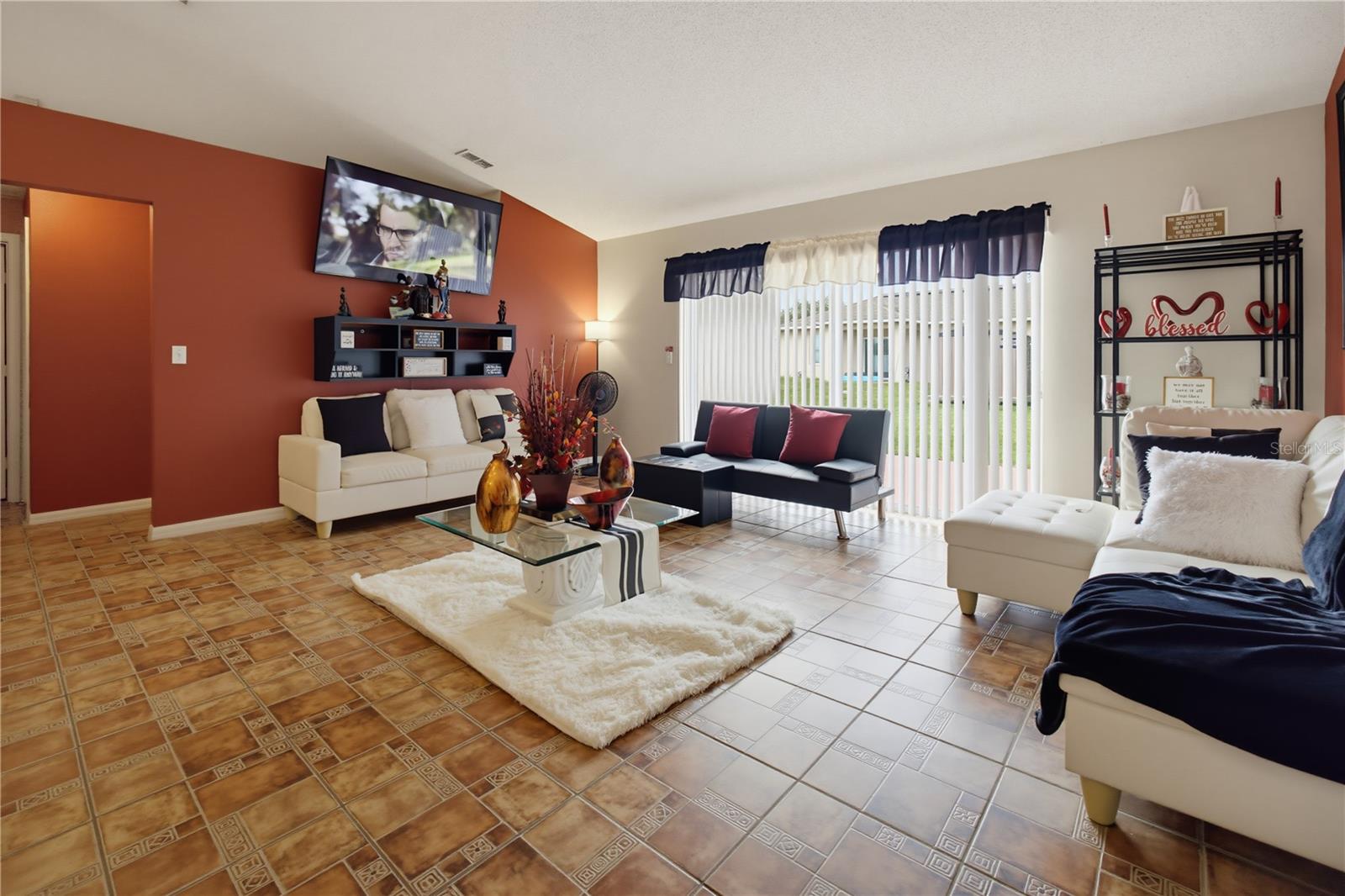 672 Basingstoke Ct Property Photo 12