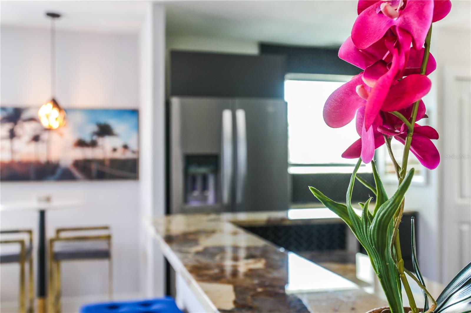 O6439930 Property Photo 6