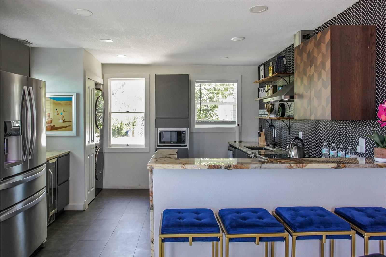 O6439930 Property Photo 8