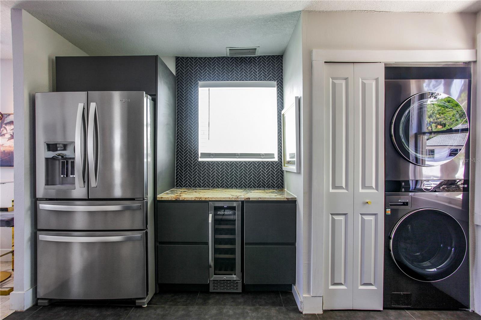 O6439930 Property Photo 10