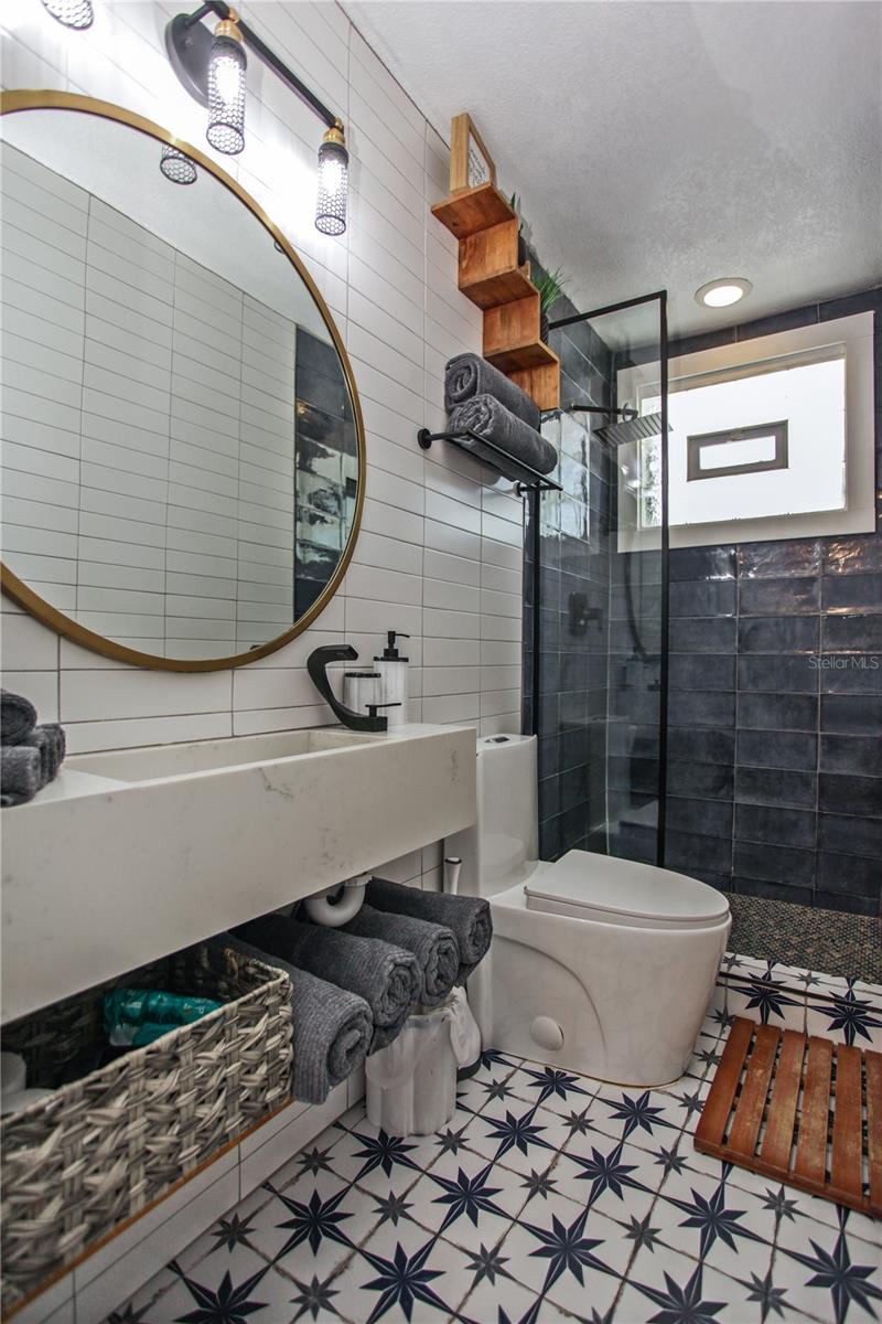 O6439930 Property Photo 13