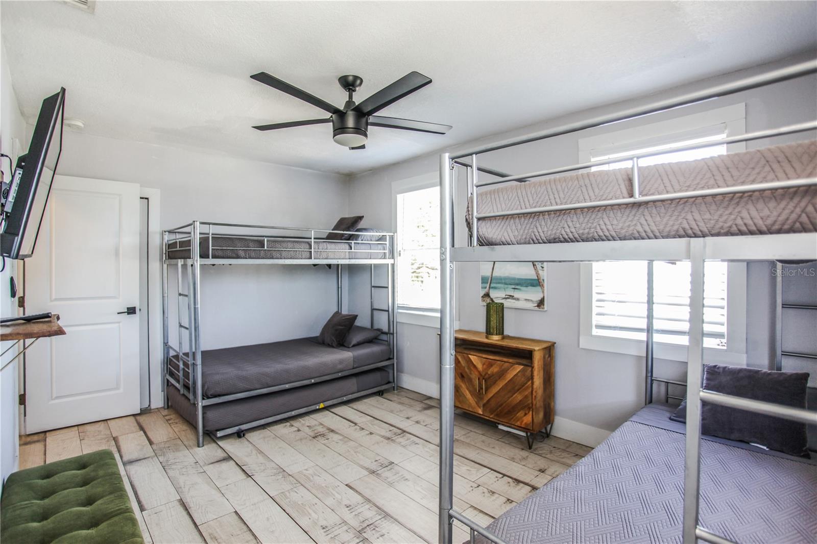 O6439930 Property Photo 14