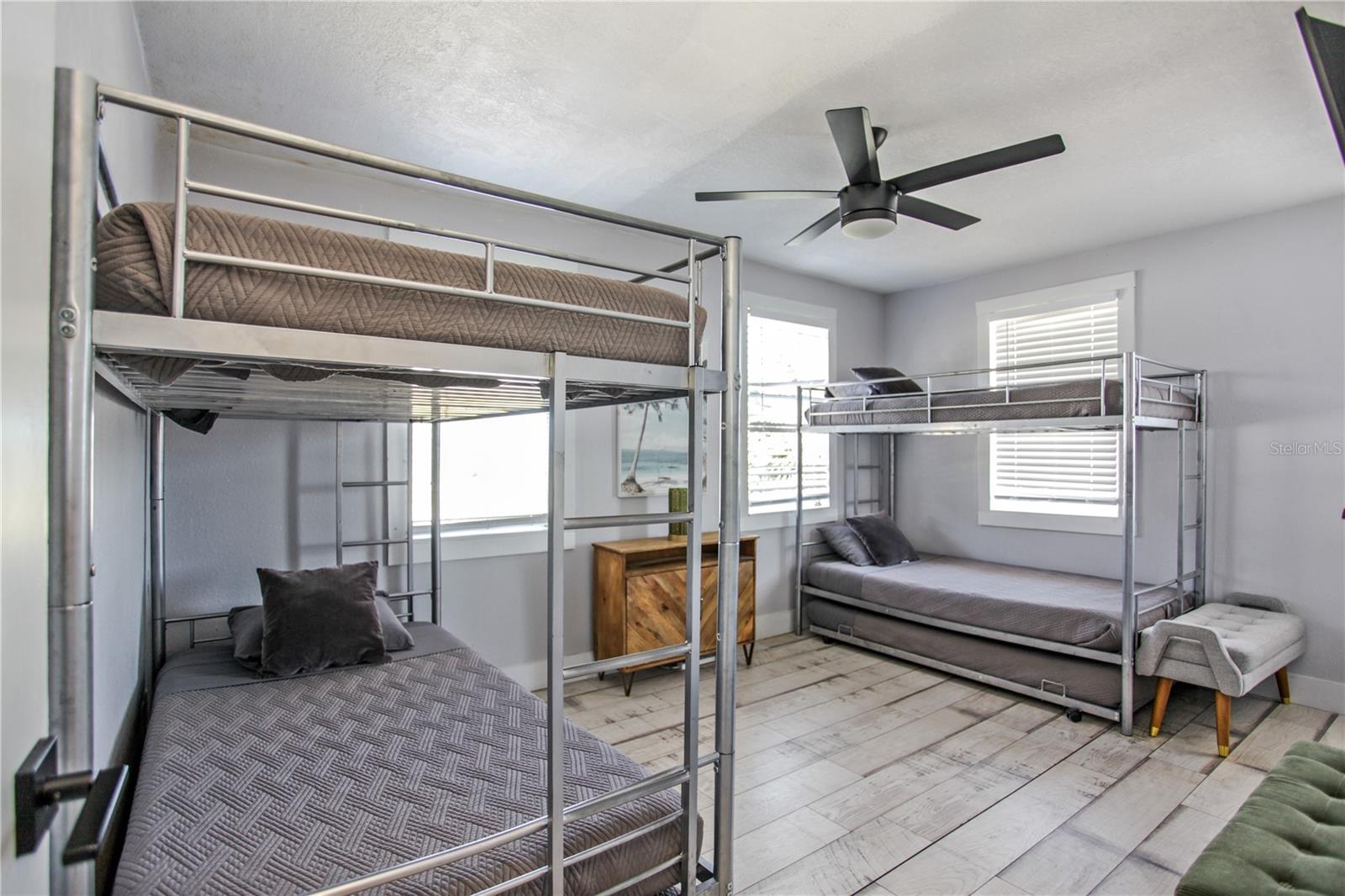 O6439930 Property Photo 15