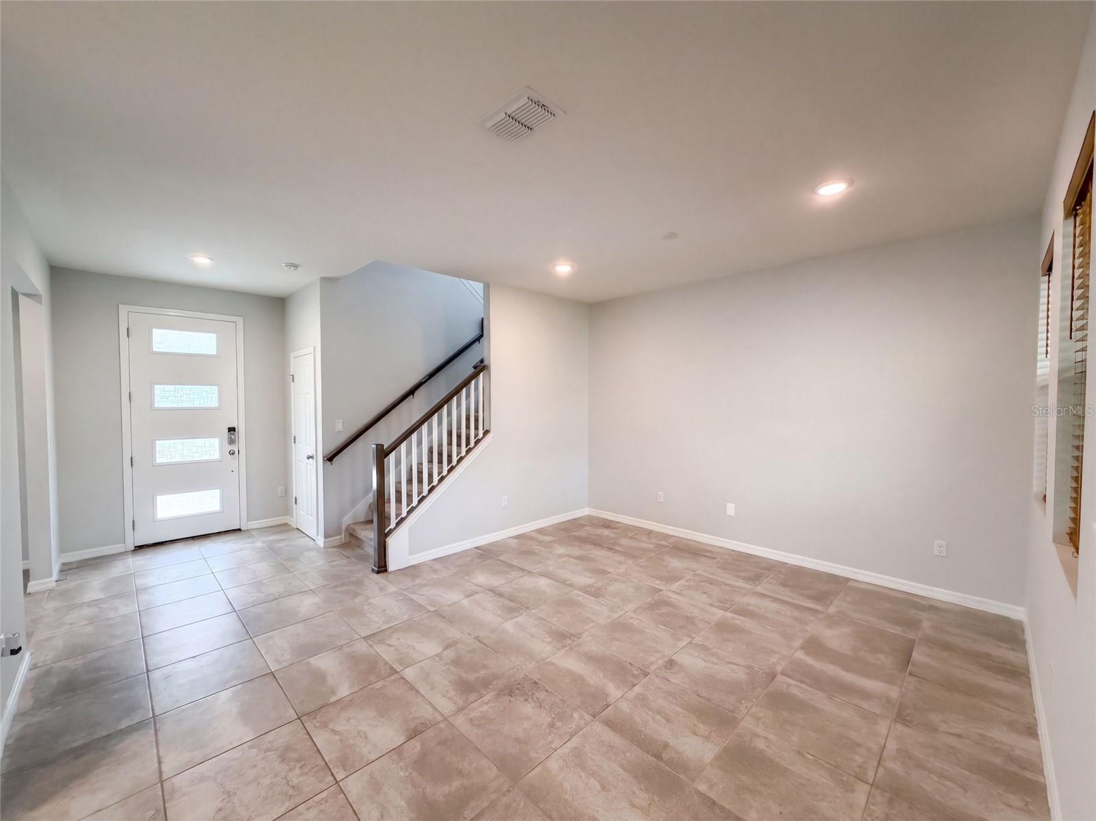 11945 Globe St Property Photo 6