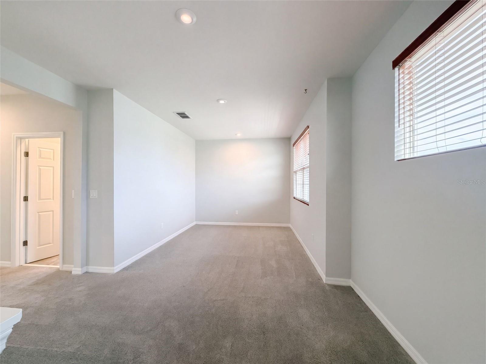11945 Globe St Property Photo 26