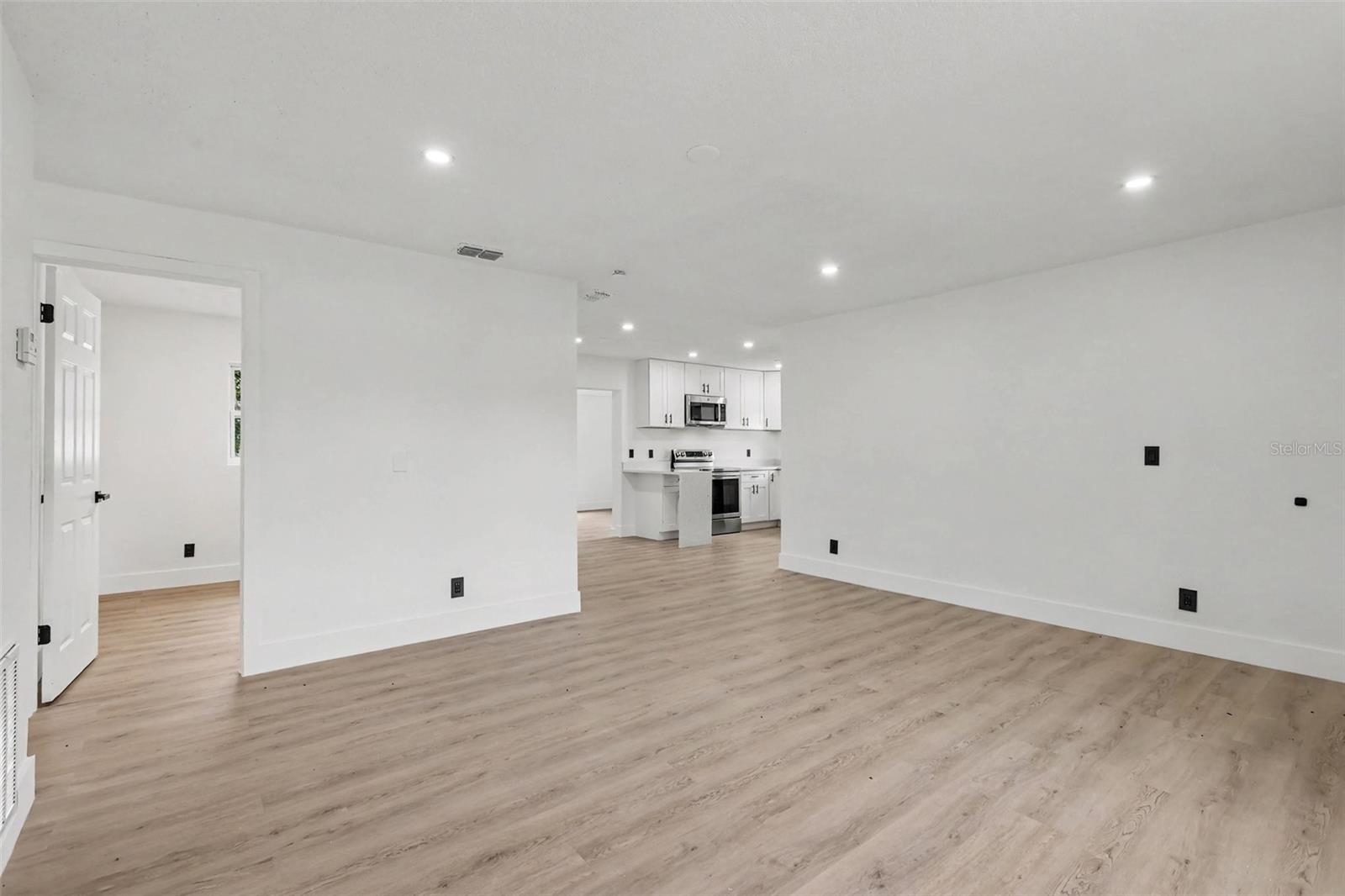 2720 Mars Dr Property Photo 8