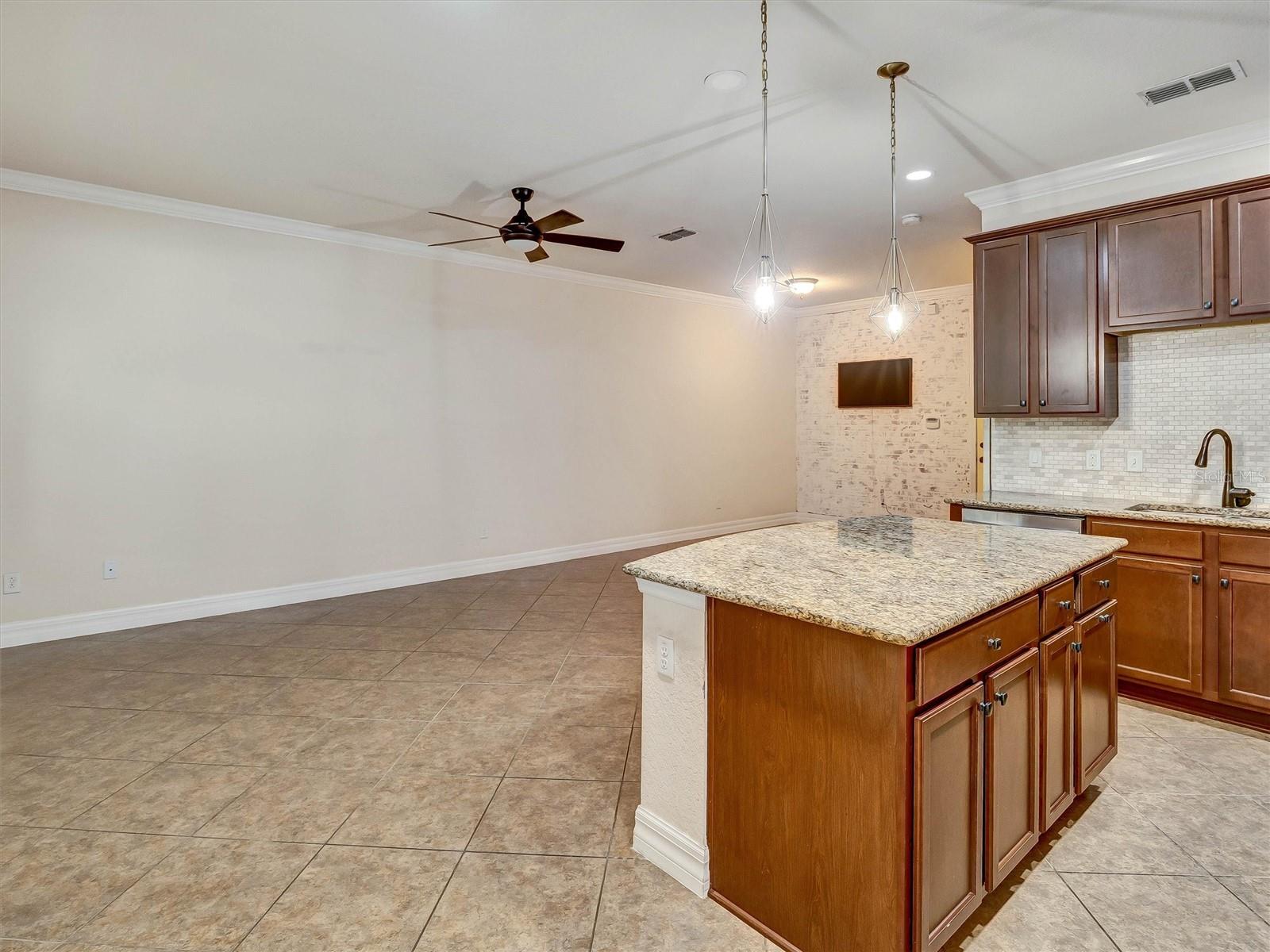9986 Eagle Creek Center Blvd Property Photo 4