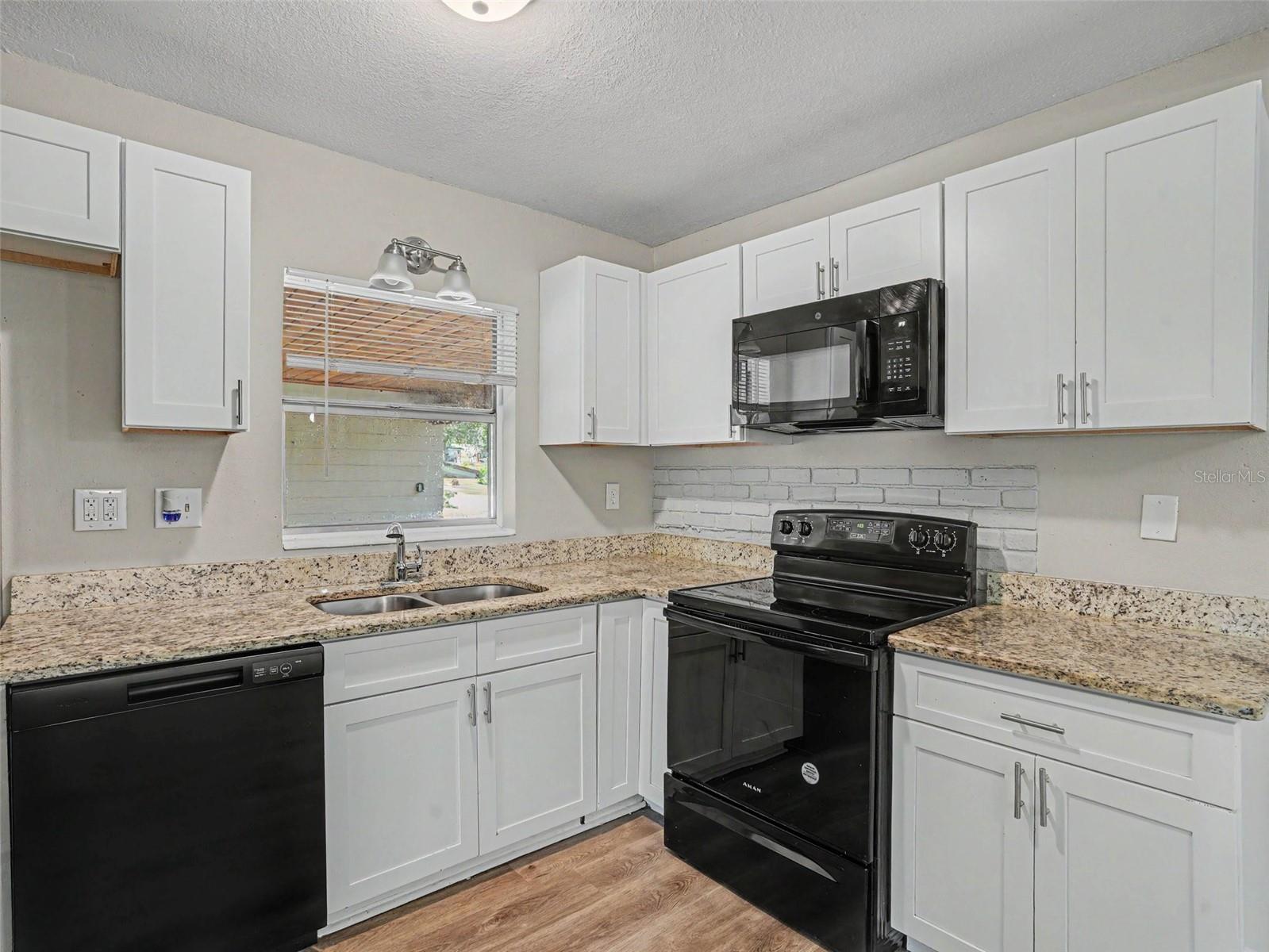 806 Avenue L Se Property Photo 6