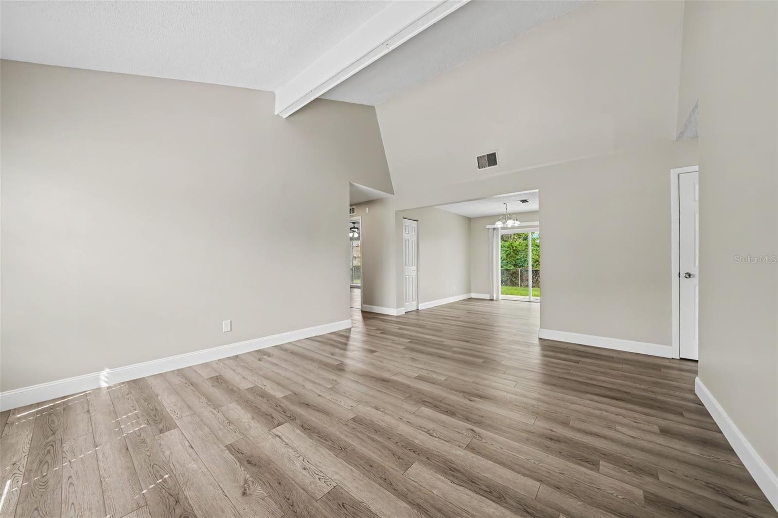 117 Snapdragon Ct Property Photo 2