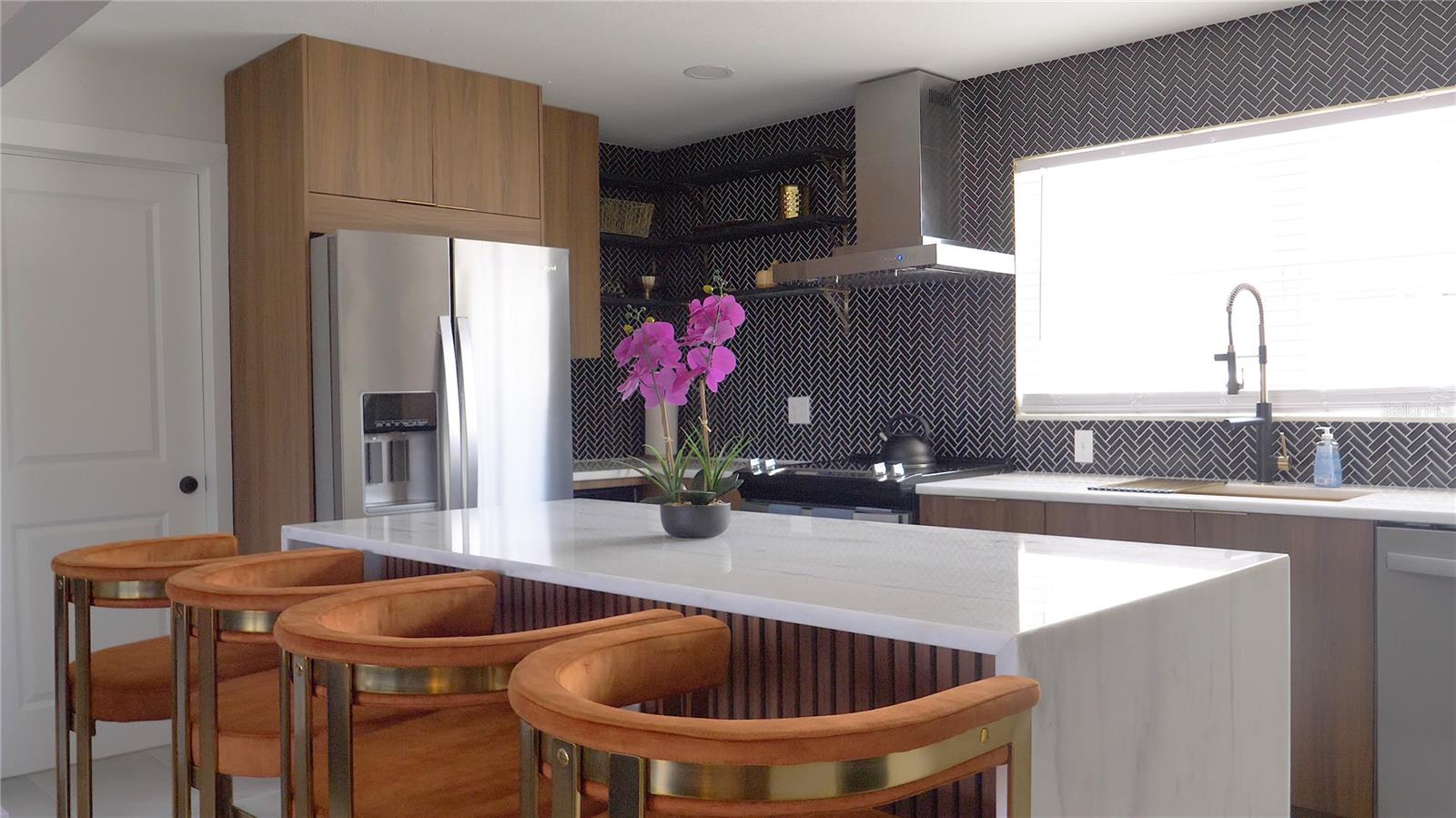 O6439964 Property Photo 10