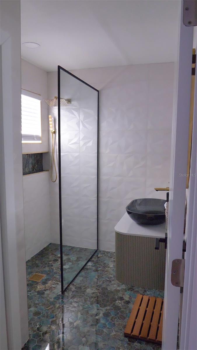 O6439964 Property Photo 14