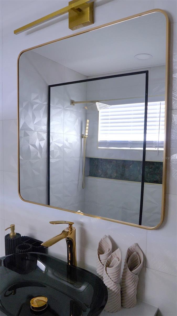 O6439964 Property Photo 18