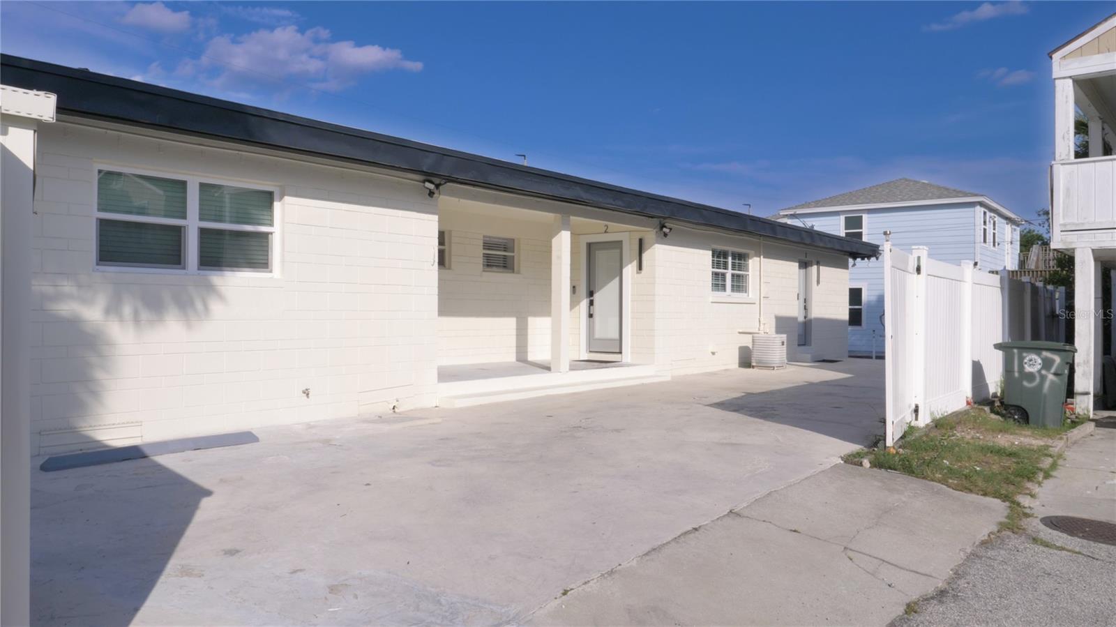 O6439964 Property Photo 20