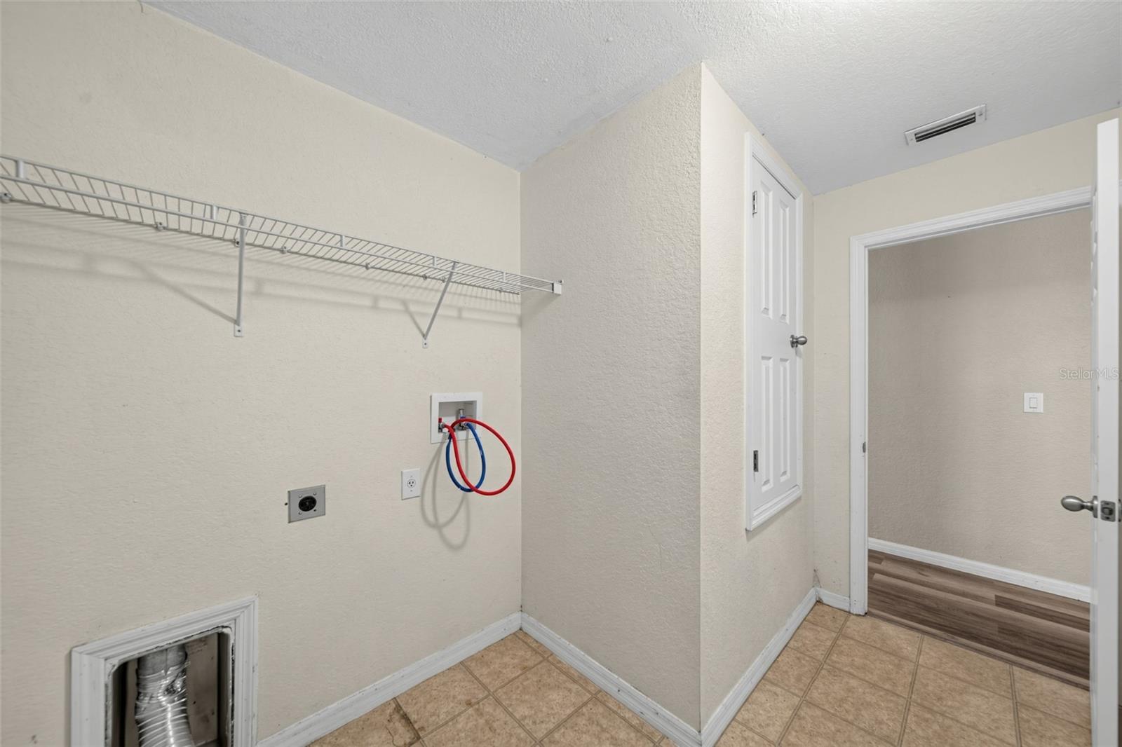 2019 Wanda Ave N Property Photo 6