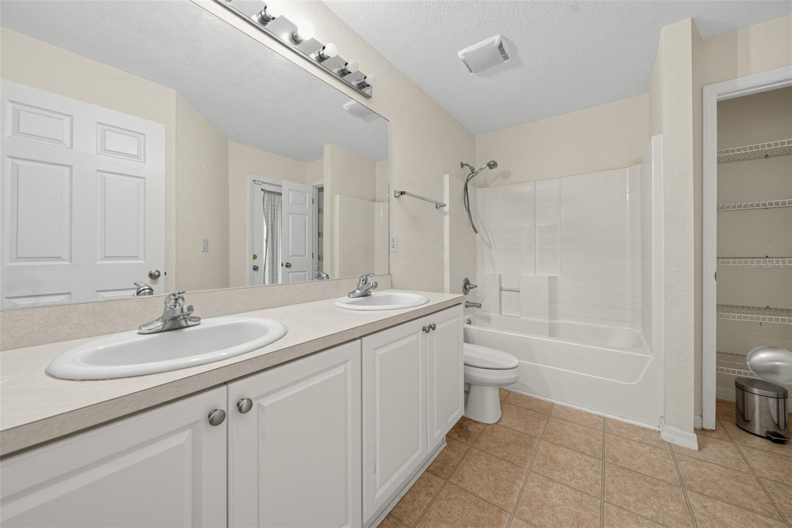 2019 Wanda Ave N Property Photo 7