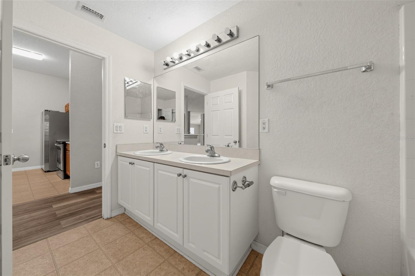 2019 Wanda Ave N Property Photo 8