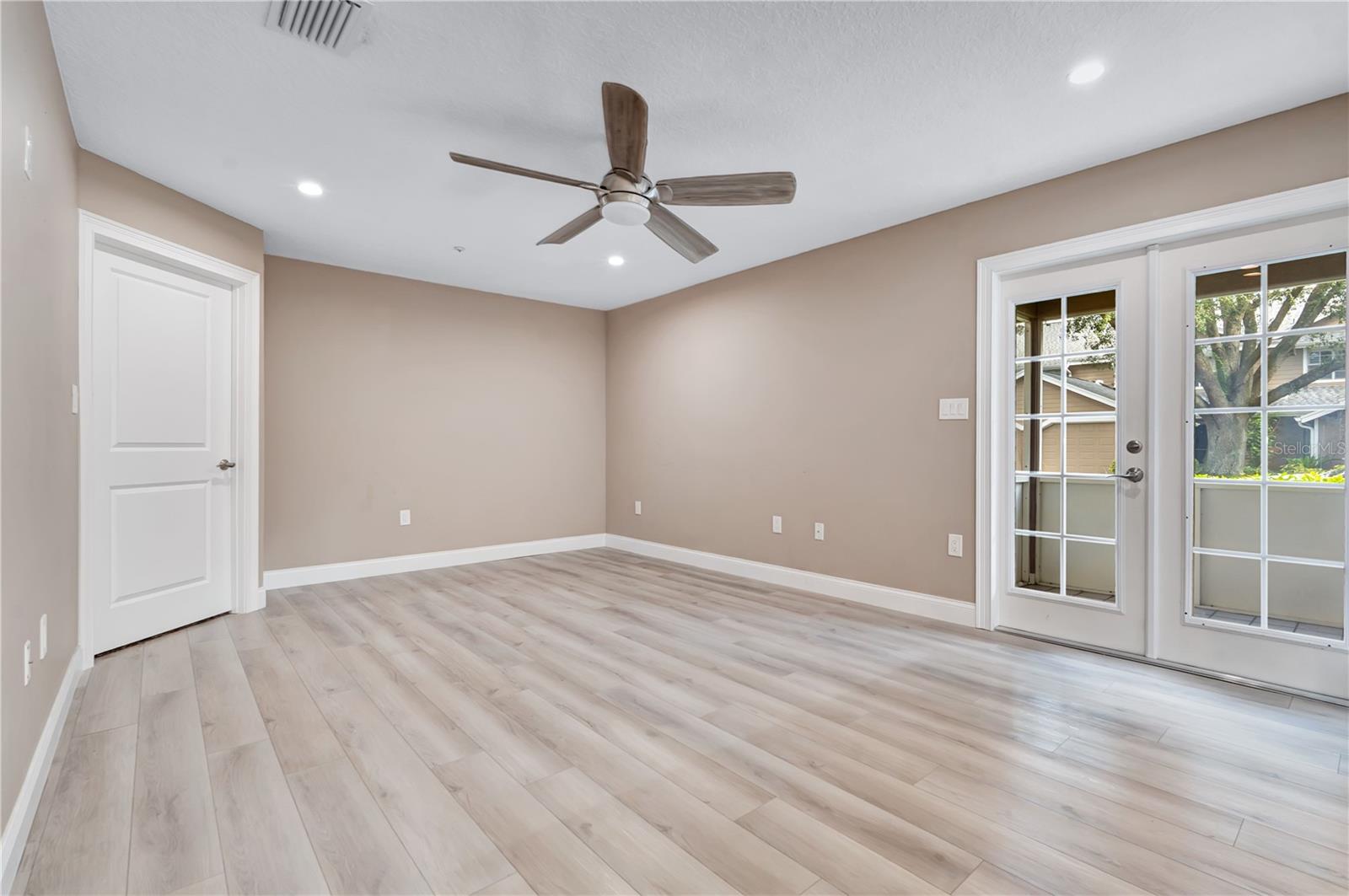 668 Post Oak Cir #116 Property Photo 6