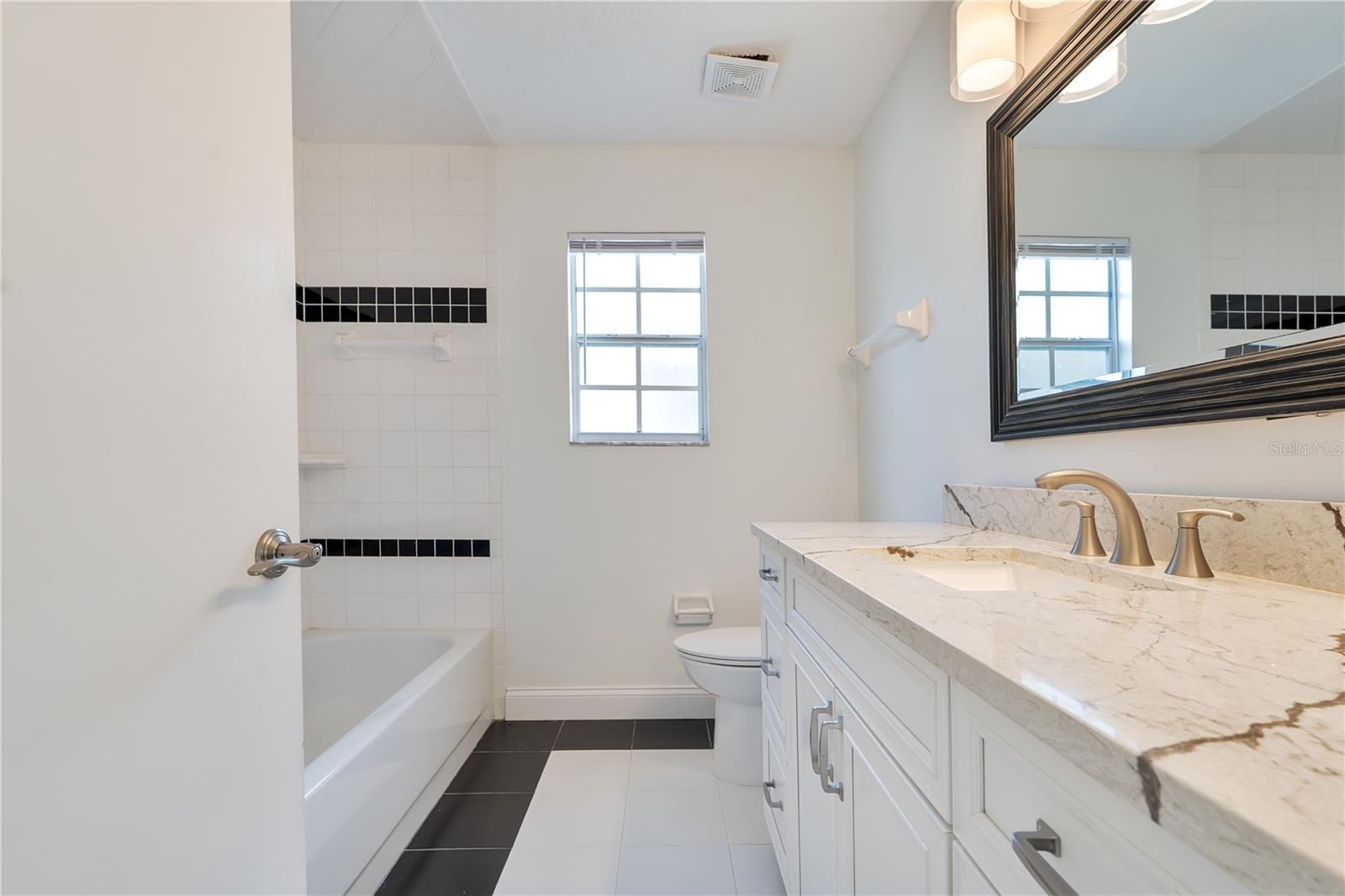 668 Post Oak Cir #116 Property Photo 17