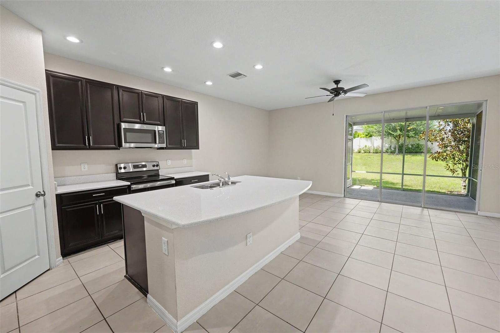 6116 Willowside St Property Photo 4