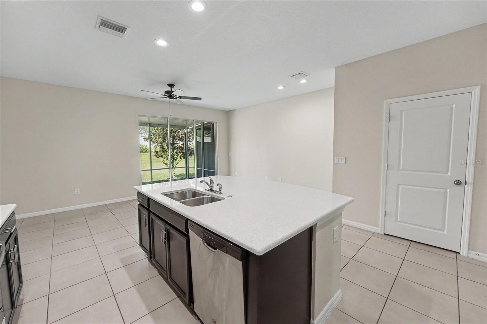 6116 Willowside St Property Photo 5