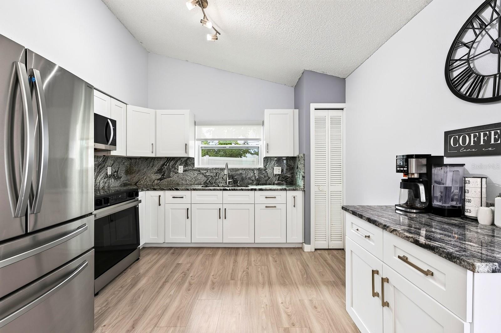 9905 Dean Acre Dr Property Photo 10