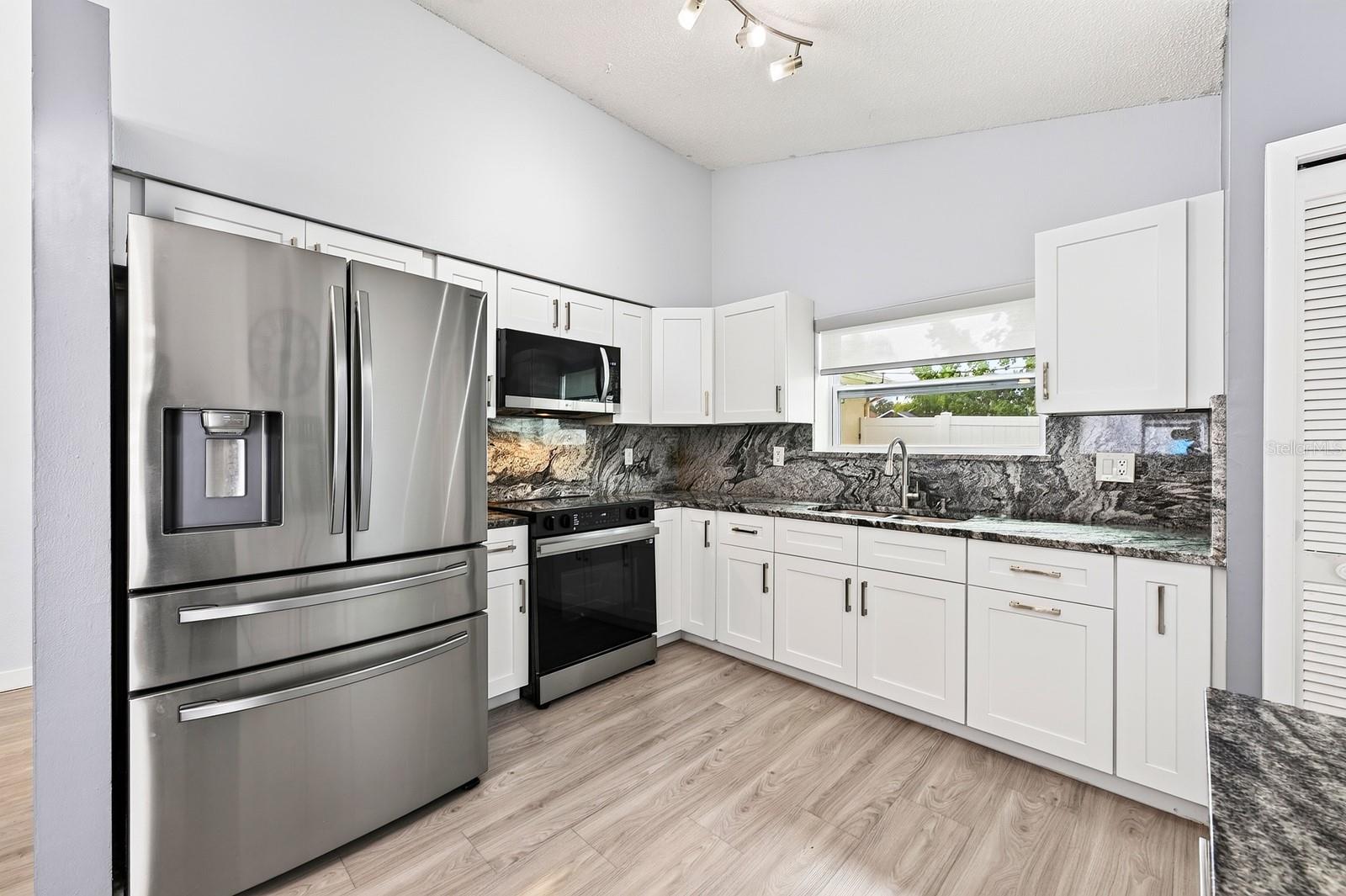 9905 Dean Acre Dr Property Photo 11