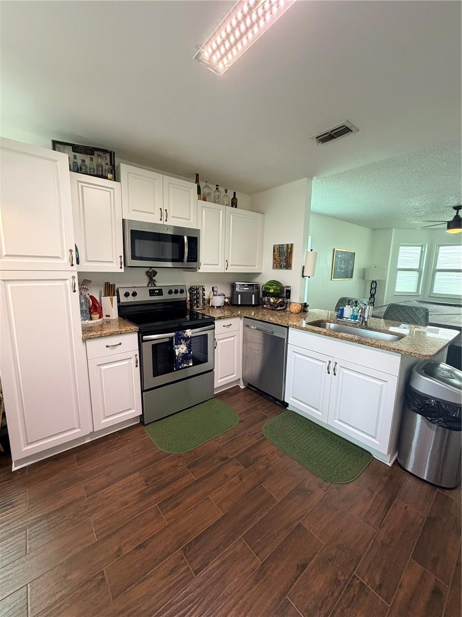 401 Chancellor Ct Property Photo 2