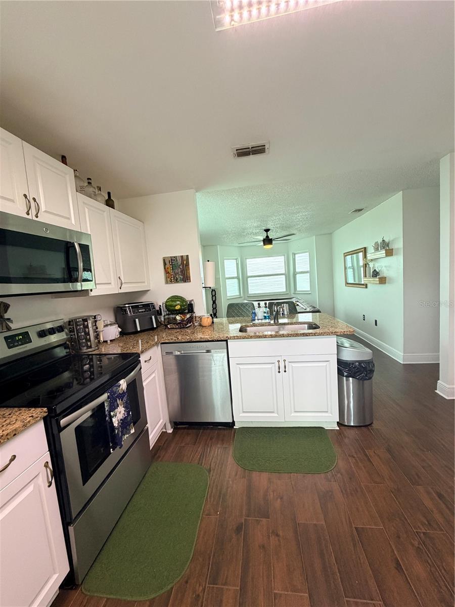 401 Chancellor Ct Property Photo 3