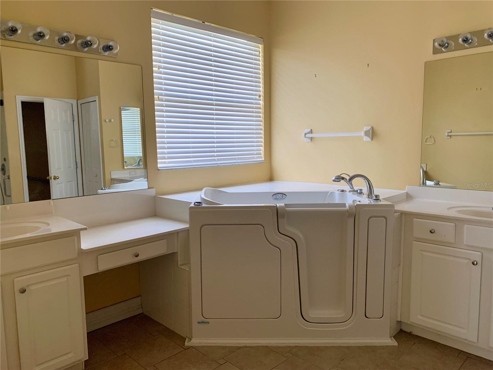6738 Vista Park Blvd Property Photo 13