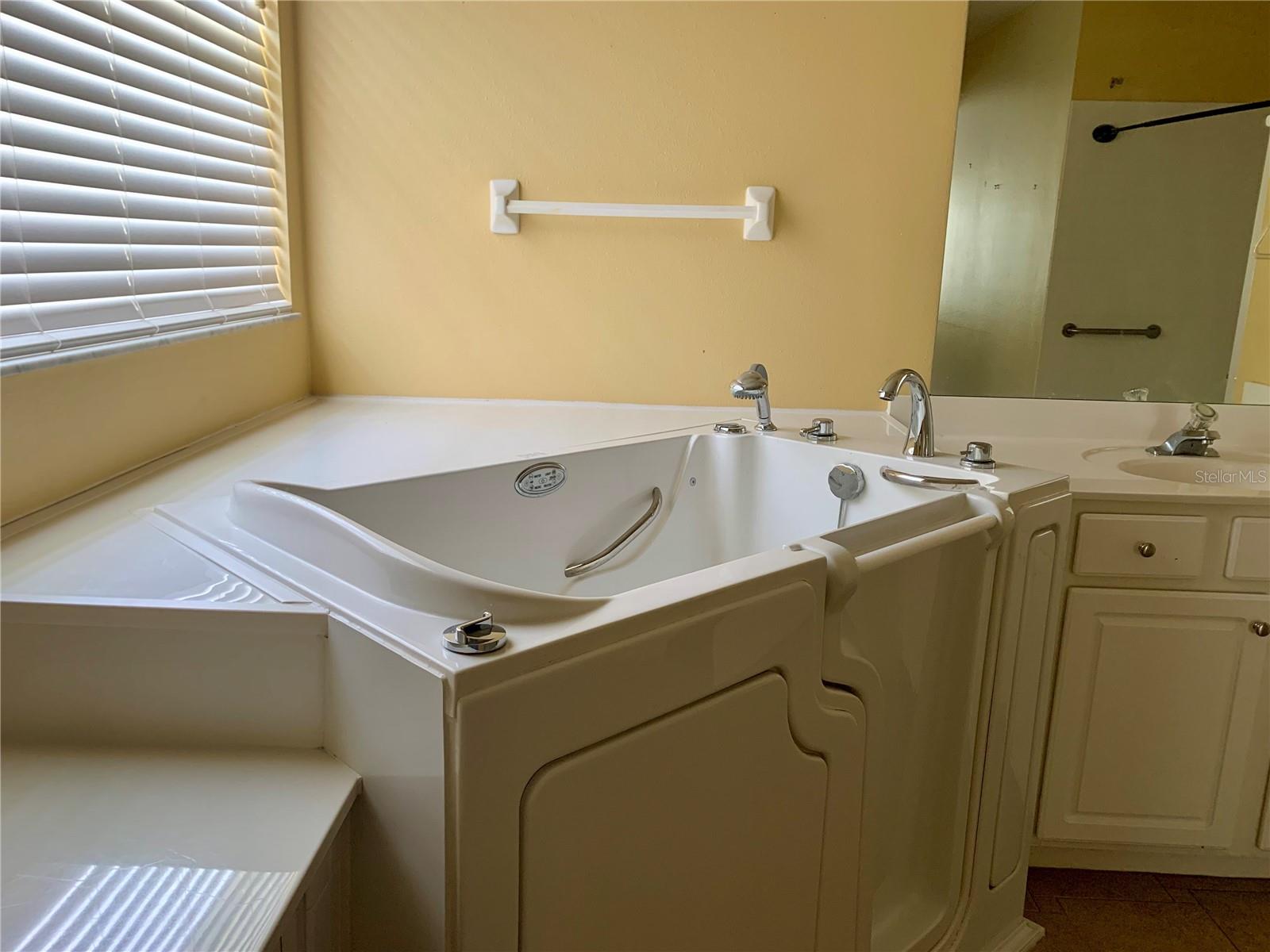 6738 Vista Park Blvd Property Photo 14