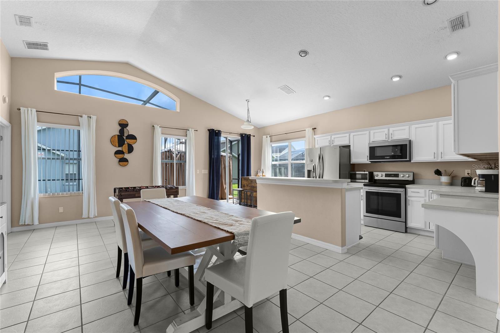 616 Corvina Dr Property Photo 4