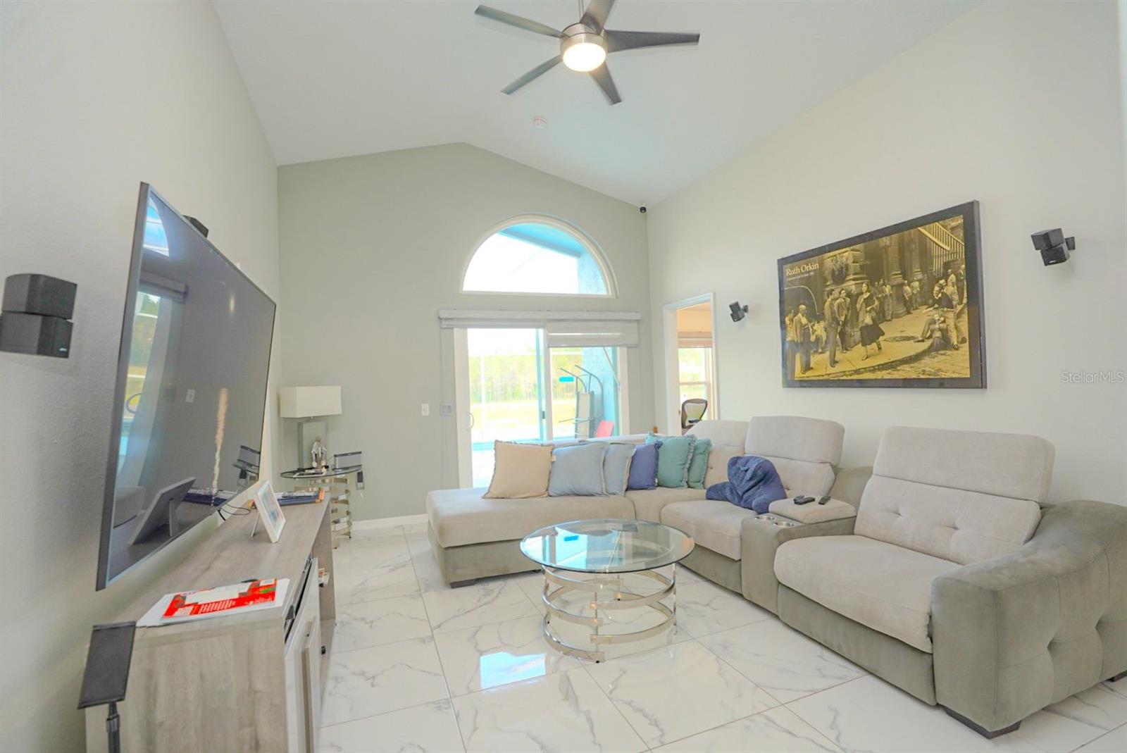 550 Fox Loop Property Photo 5