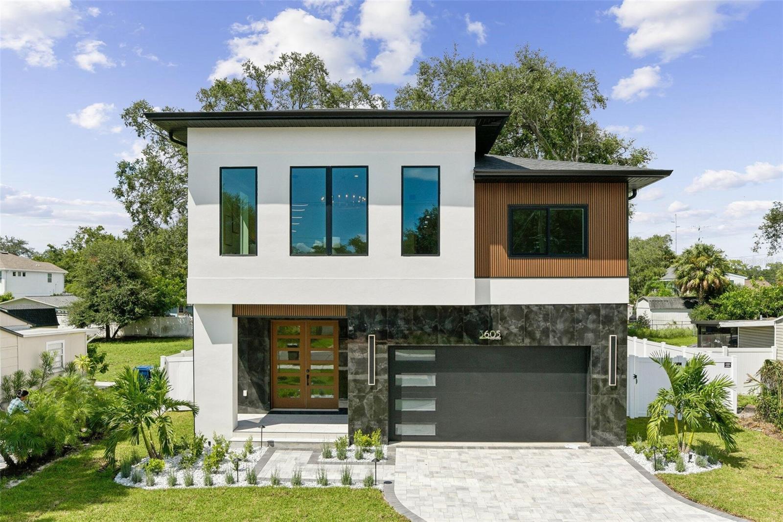 3605 W Bay Ave Property Photo 1