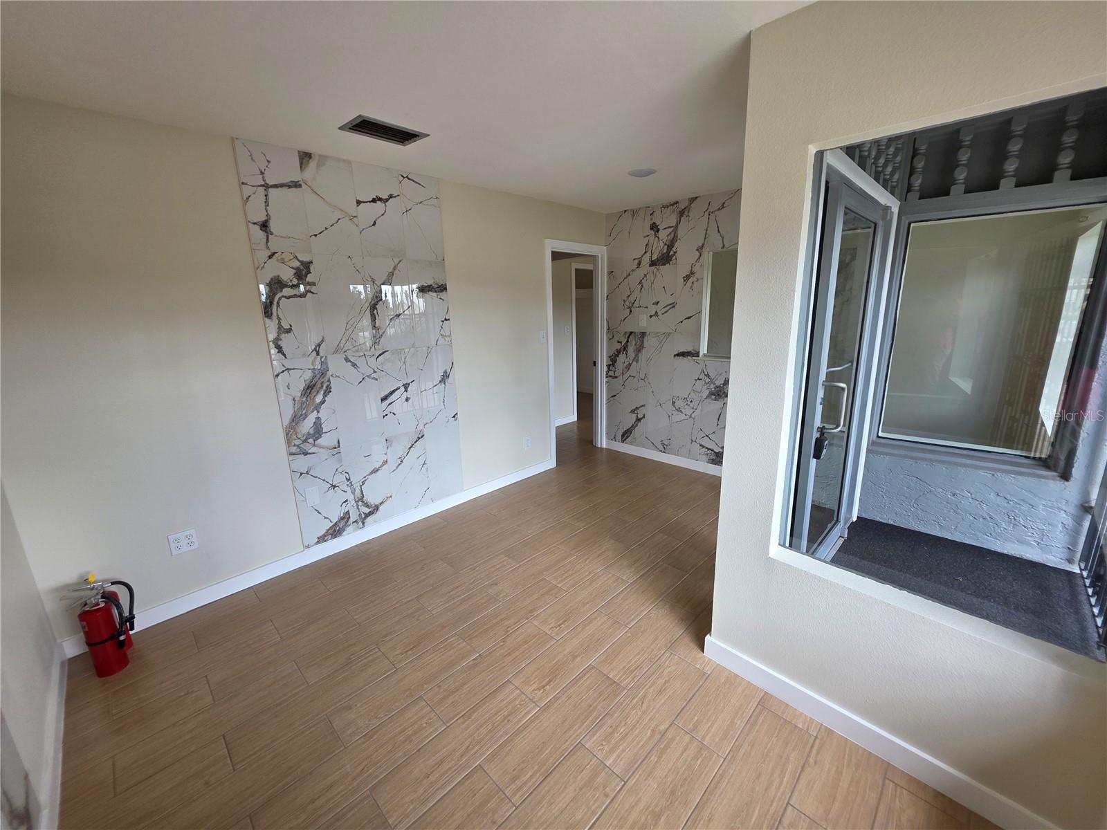 217 S Oak Ave Property Photo 4