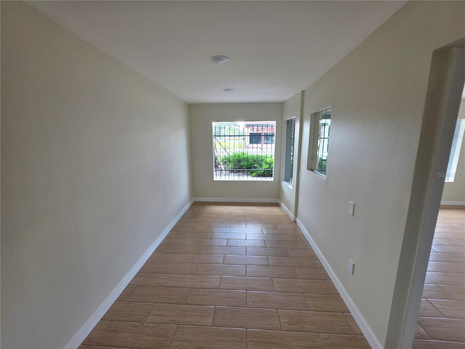 217 S Oak Ave Property Photo 8