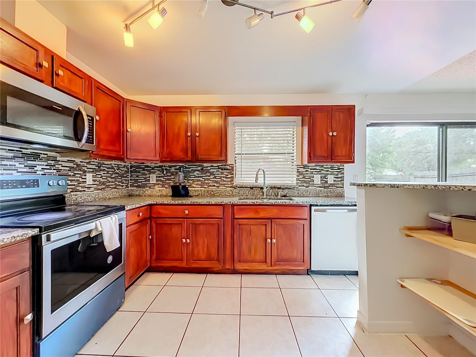 5470 Higgins Way Property Photo 13