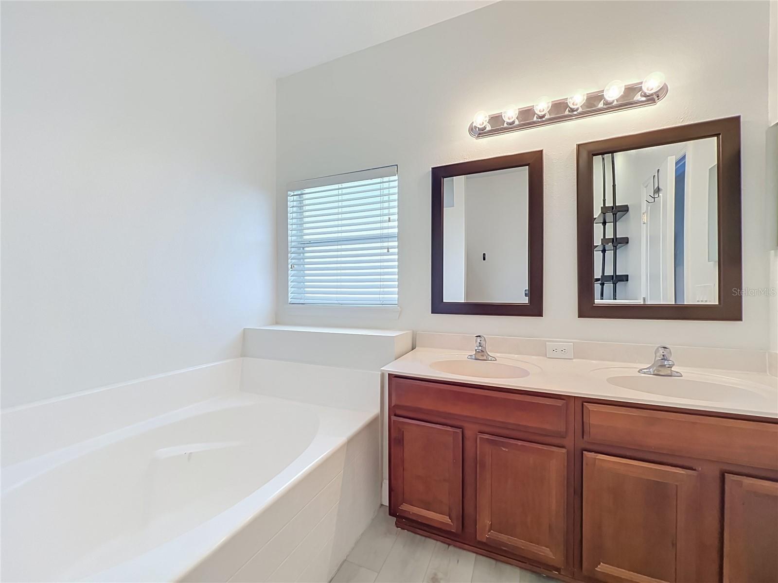 2271 Crystal Falls Way Property Photo 27